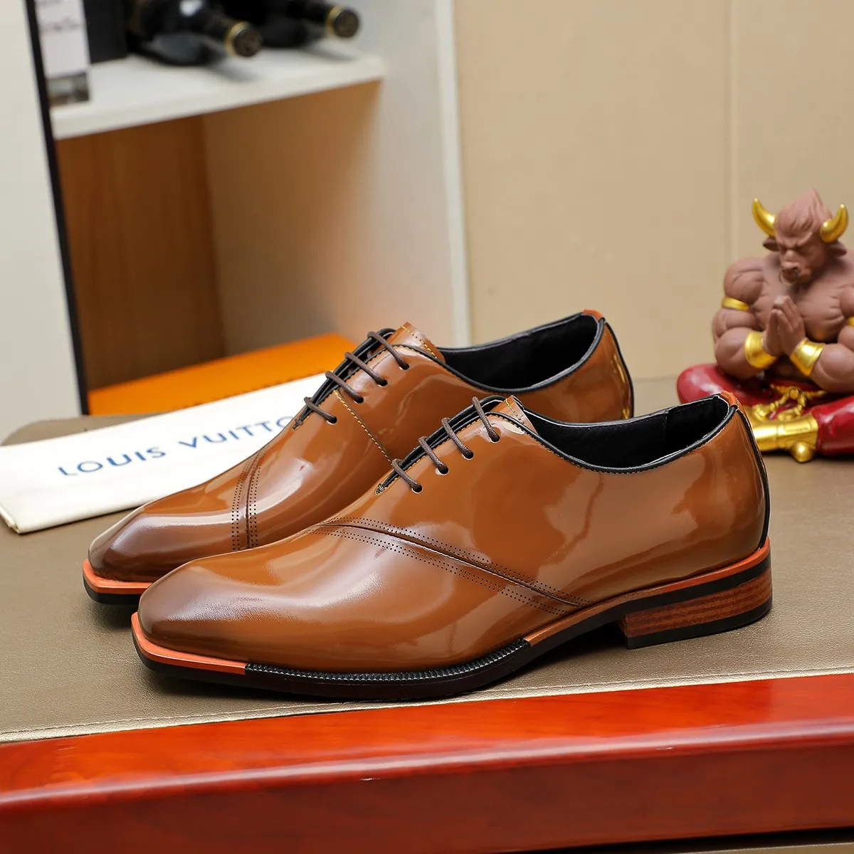 Men's shoes 💰640 💰 Louis Vuitton LV ® Autumn and Winter 🆕 models 🔛Full shoe counter First layer cowhide, 🐂Leather lined casual shoes for men, super soft outsole, essential for driving. Counter synchronization Original first layer cowhide Completely 1:1 mold customization 🌹Top version, color optional! Number: 38-45 (37.46. Customized)
